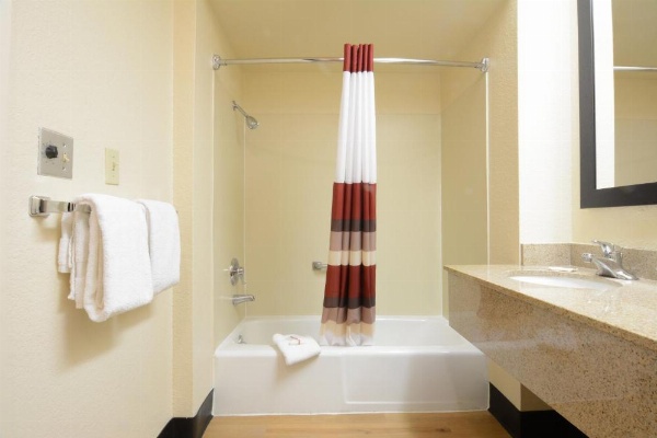 Red Roof Inn San Dimas - Fairplex image 16